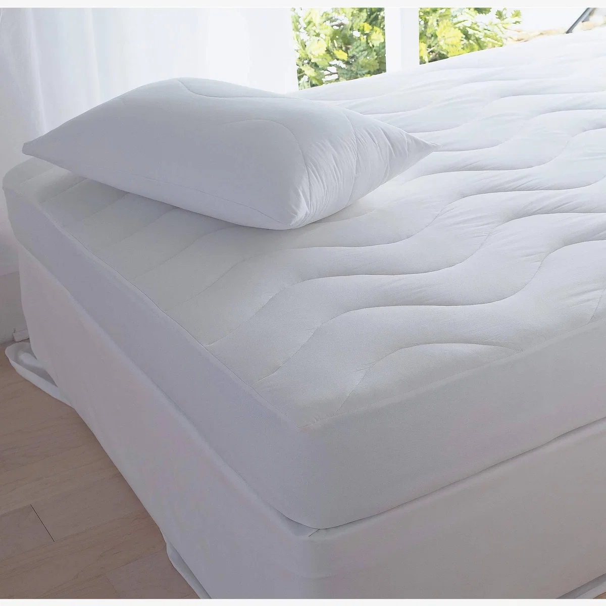 The Fine Bedding Company Spundown Mattress Protector, Super King/Small Double/Single/King/Double – image 1