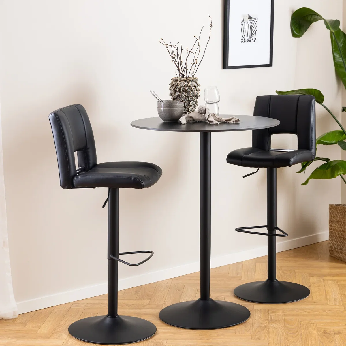 Malta Round Bar Table - Black – image 4