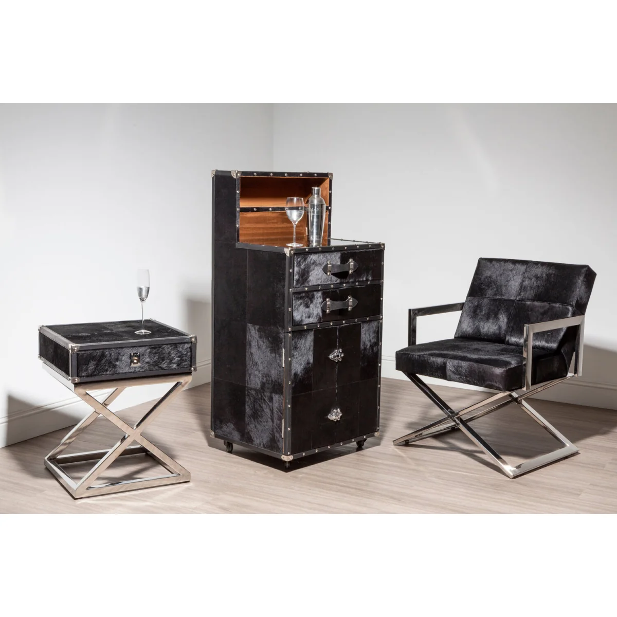 Kensington Townhouse Hair On Leather Drinks Cabinet - Black – image 3