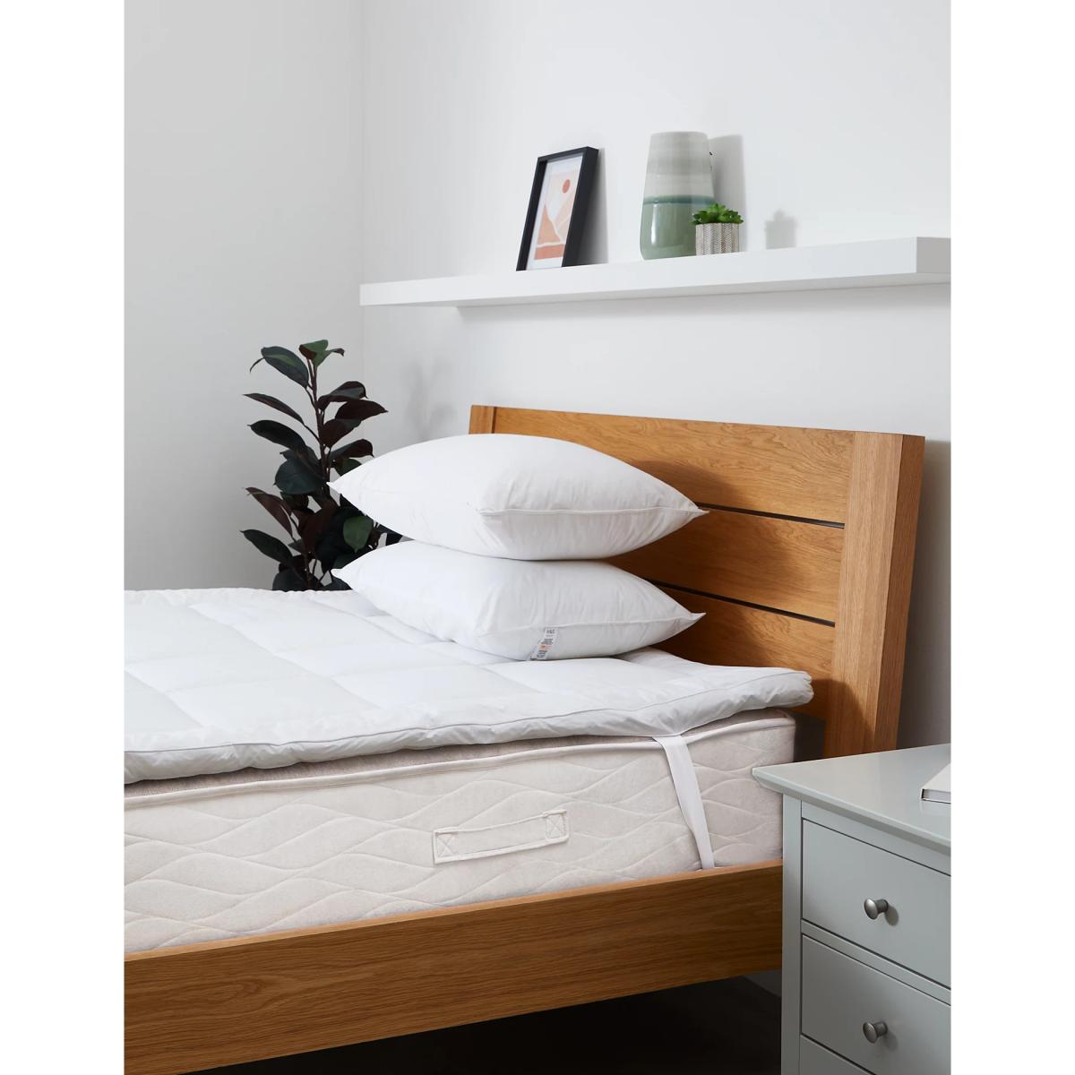 M&S Ultimate Comfort Mattress Topper - SGL - White, White – image 3