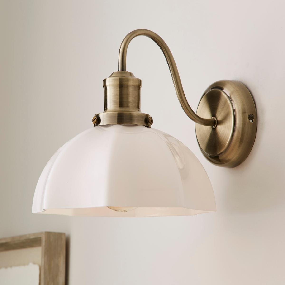 Hartfield Wall Light White – image 2