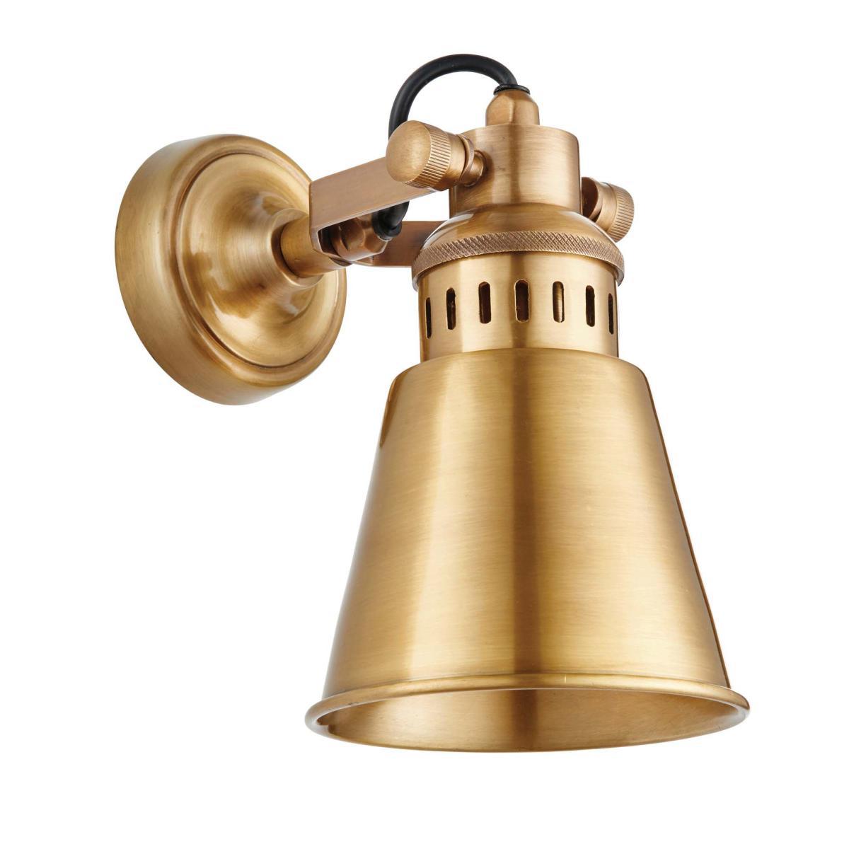 Vogue Cape Wall Light Brass – image 4