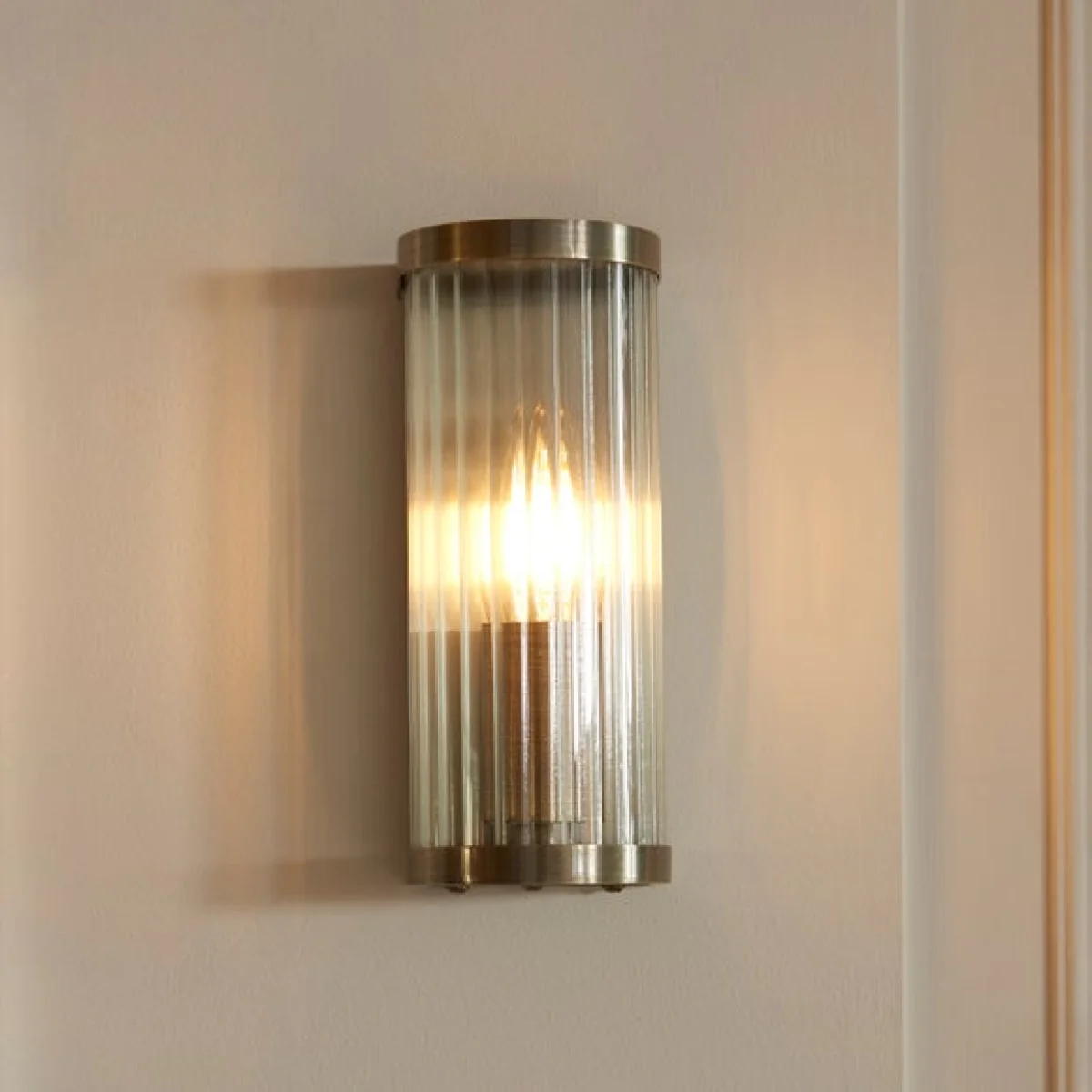 Vogue Hadley Ribbed Wall Light – image 2