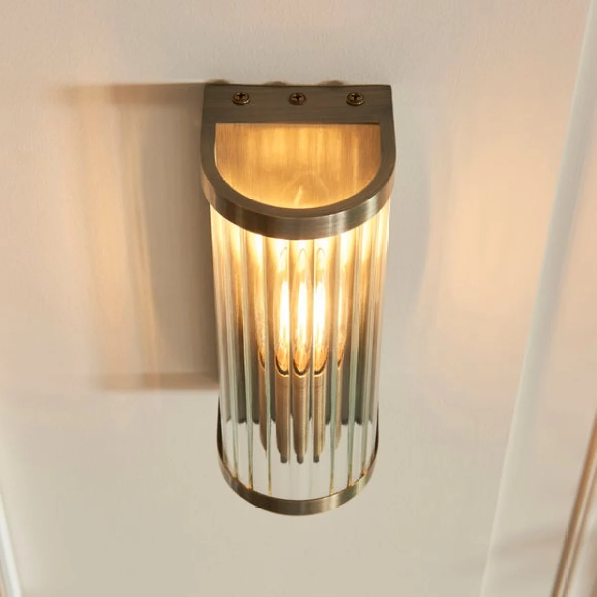 Vogue Hadley Ribbed Wall Light – image 3