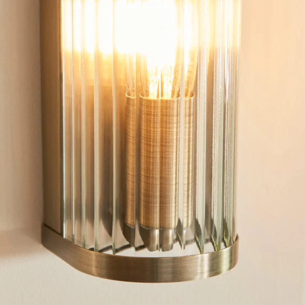 Vogue Hadley Ribbed Wall Light – image 5
