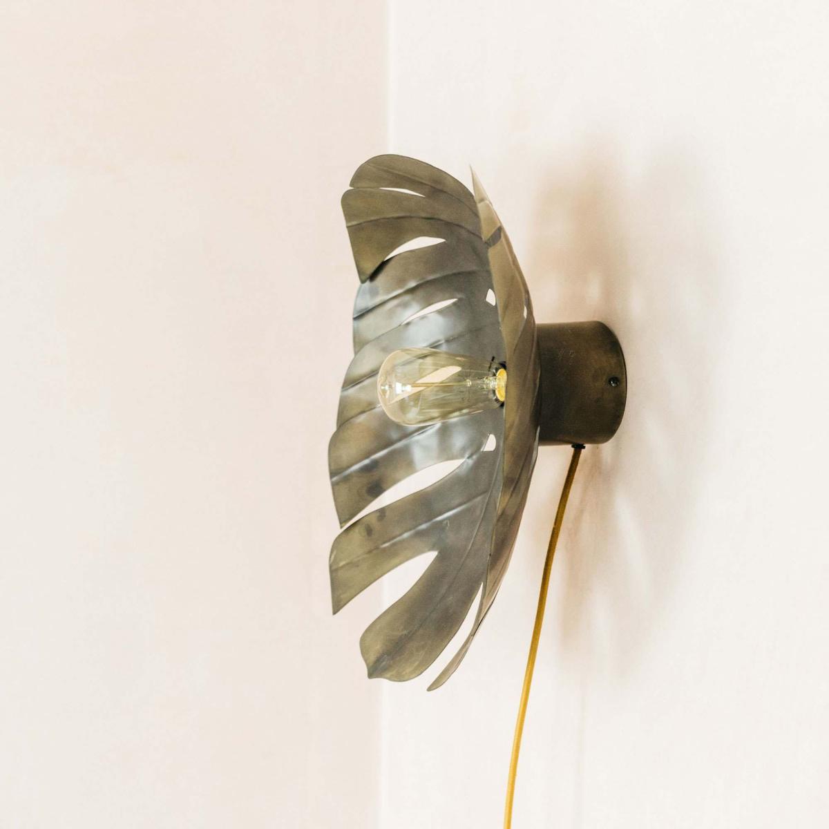 Monstera Leaf Wall Light – image 2