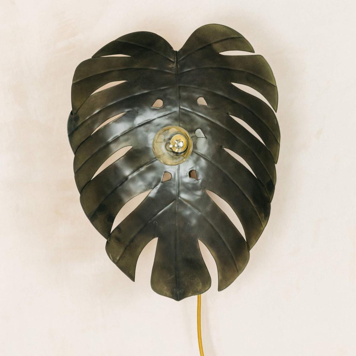 Monstera Leaf Wall Light – image 1