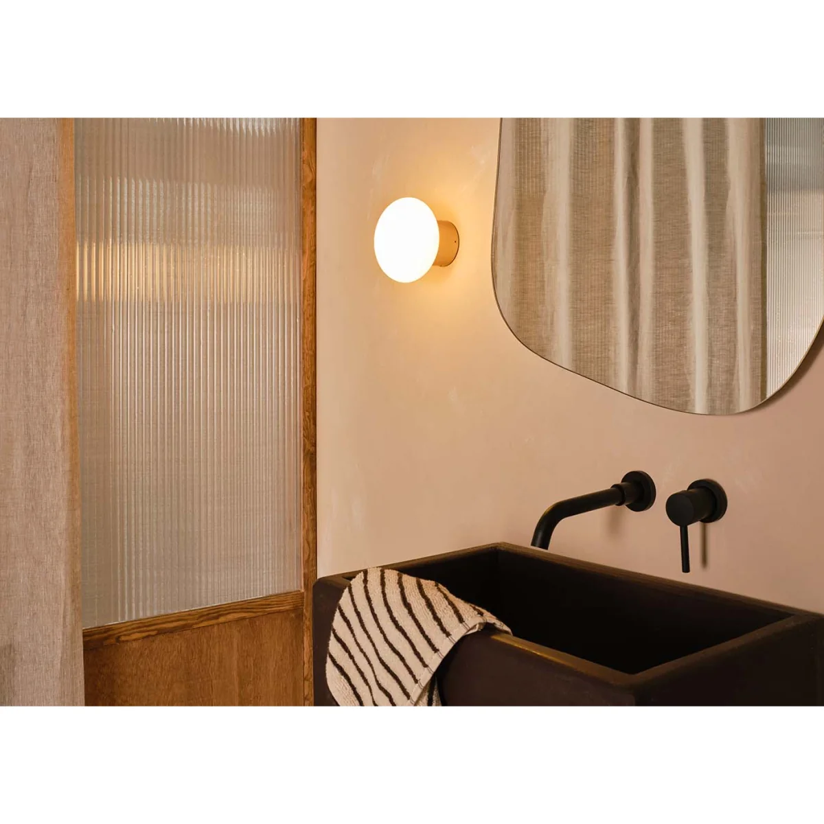 Heal's Ellipse LED Wall Light Brass IP44 – image 2