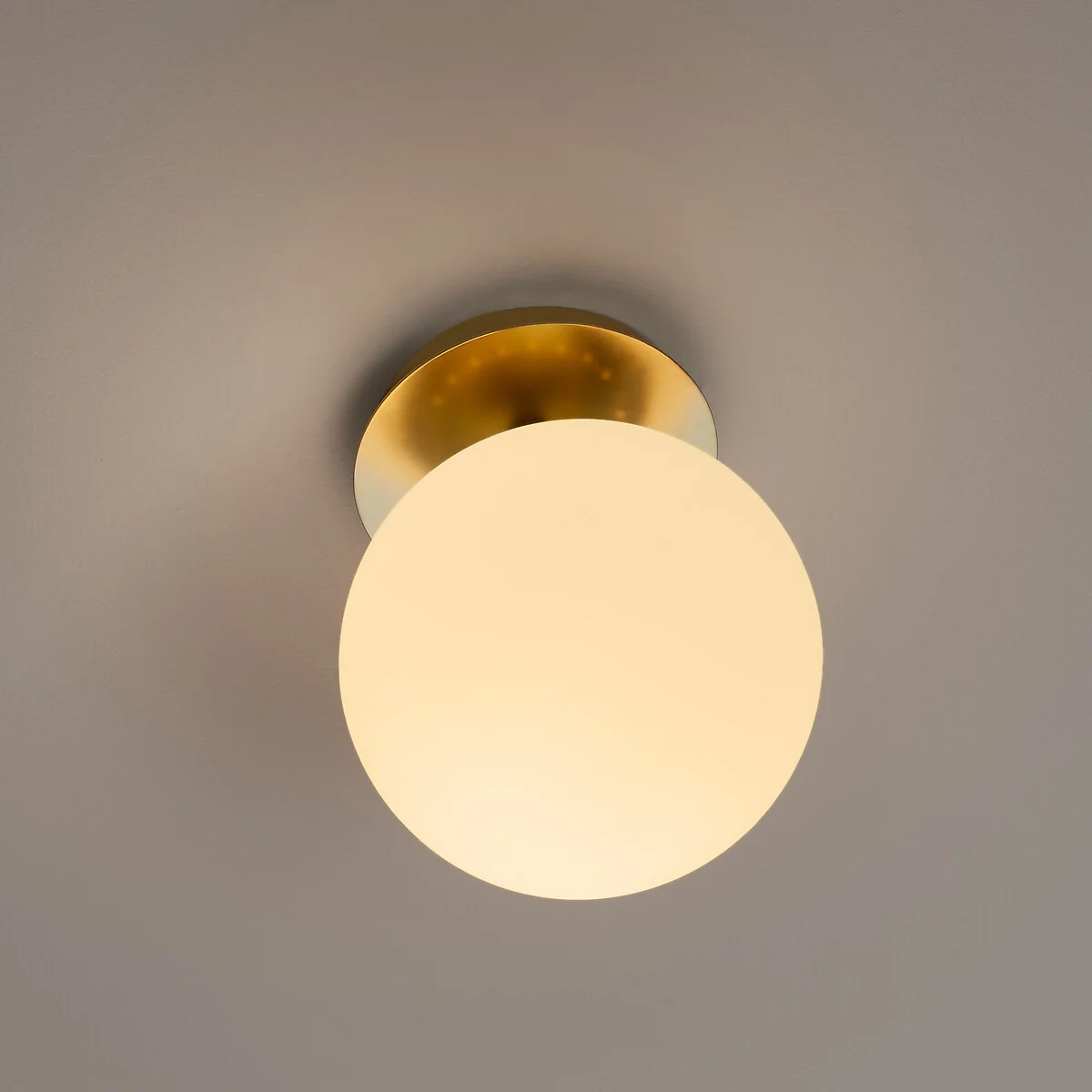 Moricio Wall Light in Brass and Opaline – image 7
