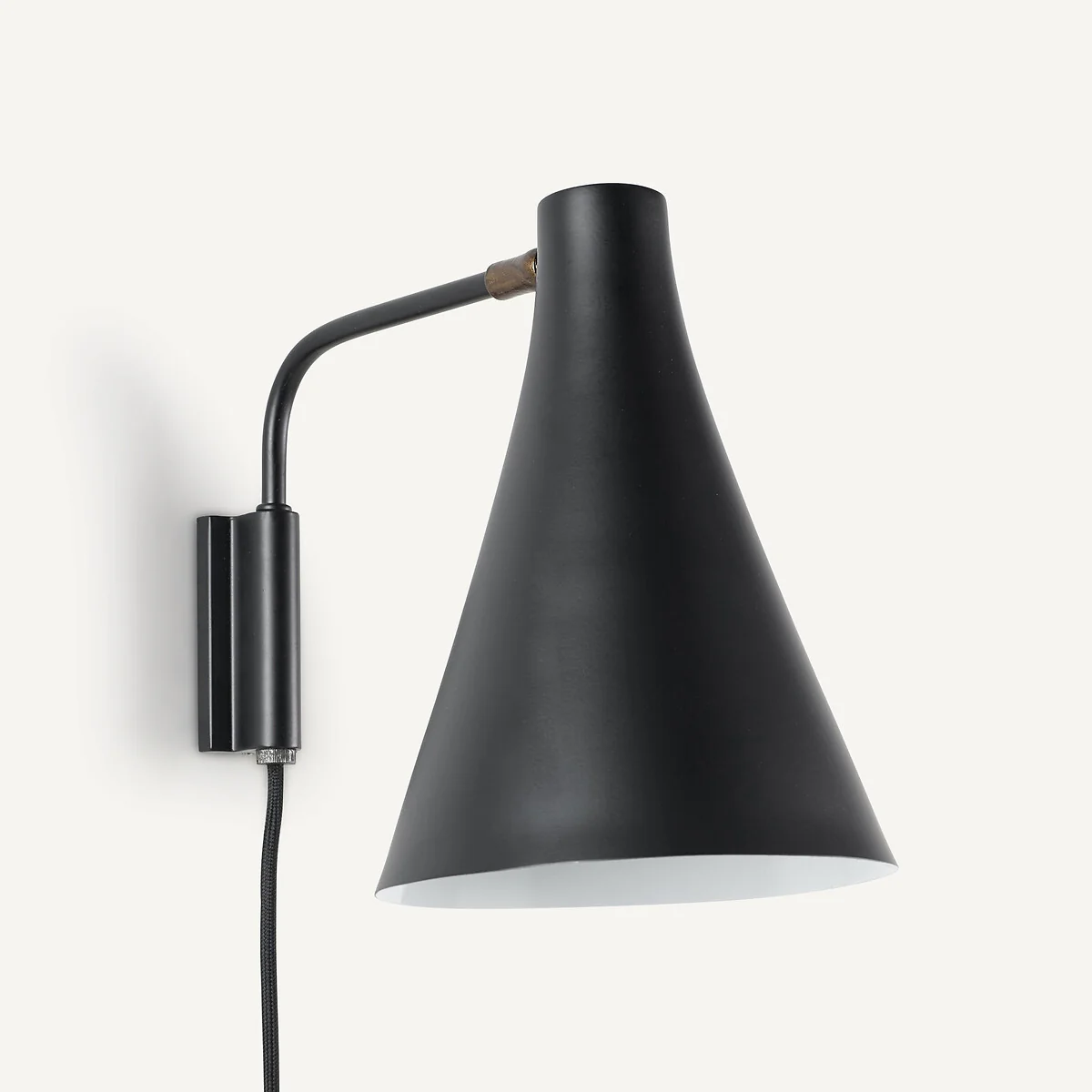 Jameson Contemporary Wall Light in Metal – image 2