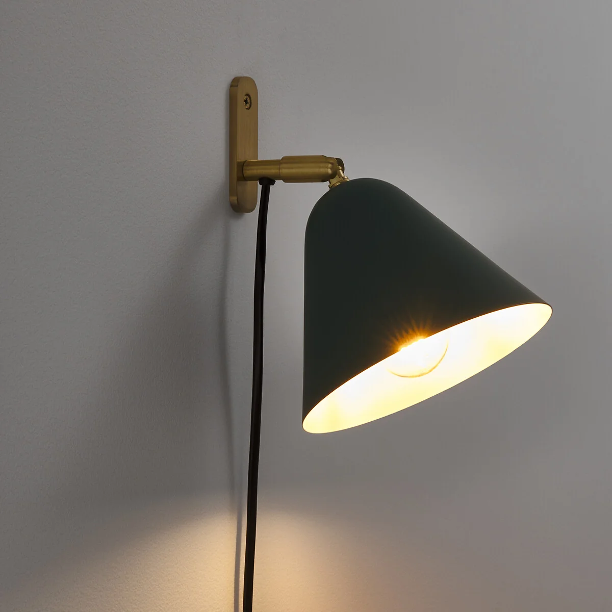 Copita Metal Wall Light – image 4
