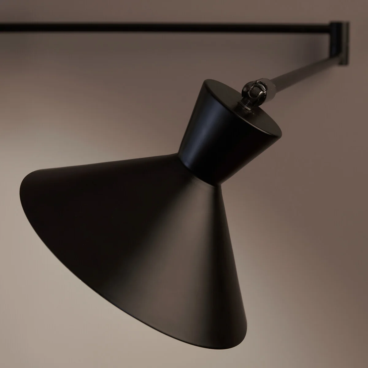 Voltige Contemporary Articulated Metal Wall Light – image 5