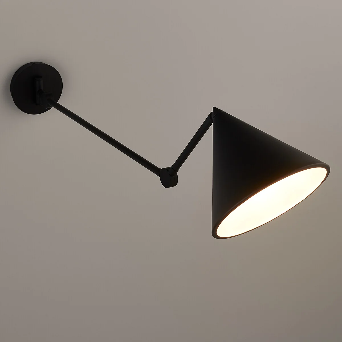 Moke Metal Wall Light – image 4
