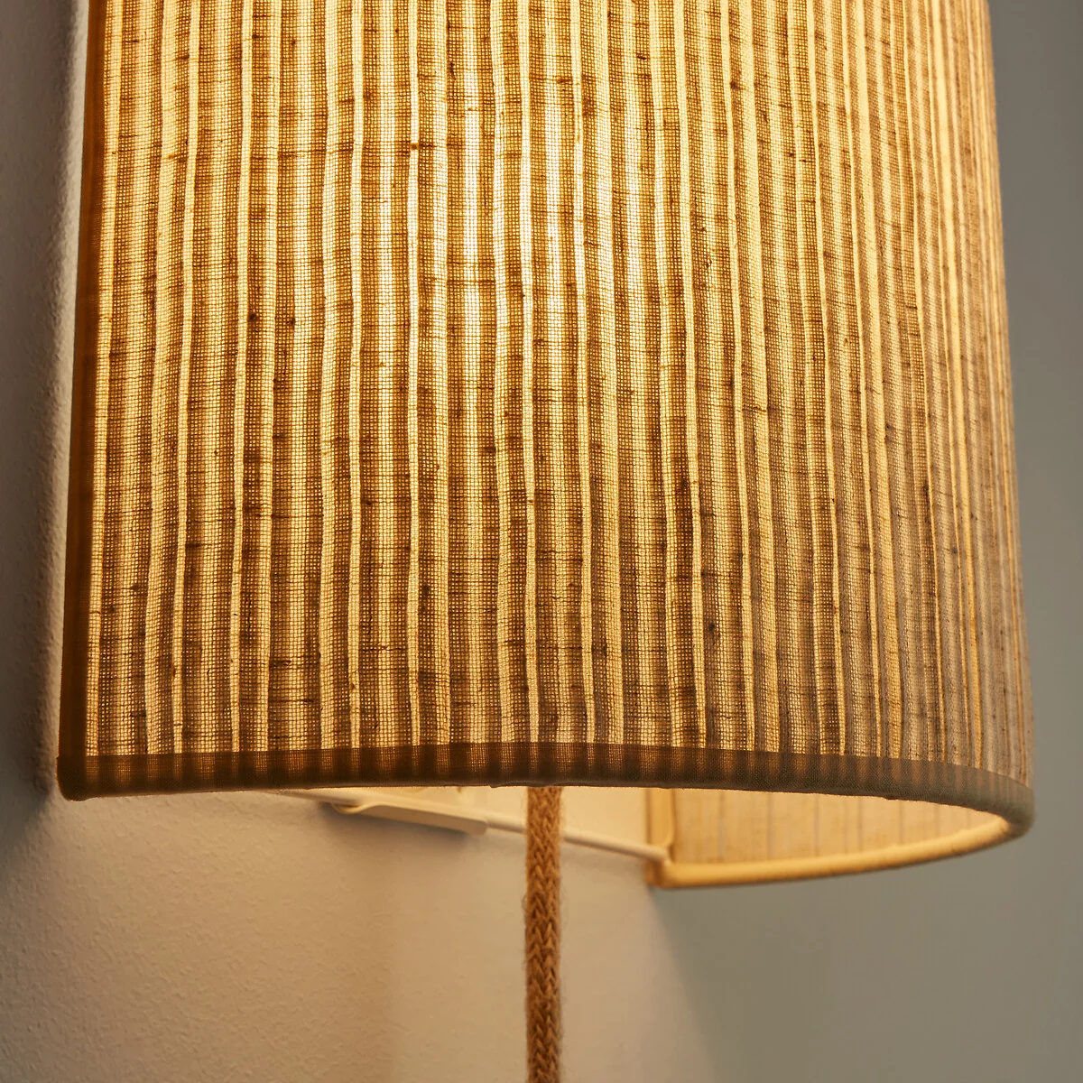 Jakoma Wall Light in Pleated Linen H18cm – image 3