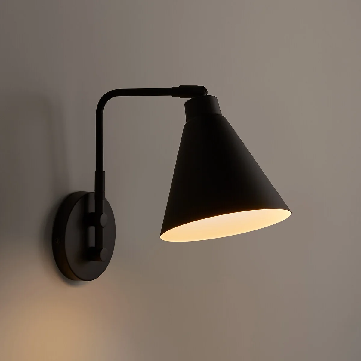 Hiba Articulated Metal Wall Light – image 2