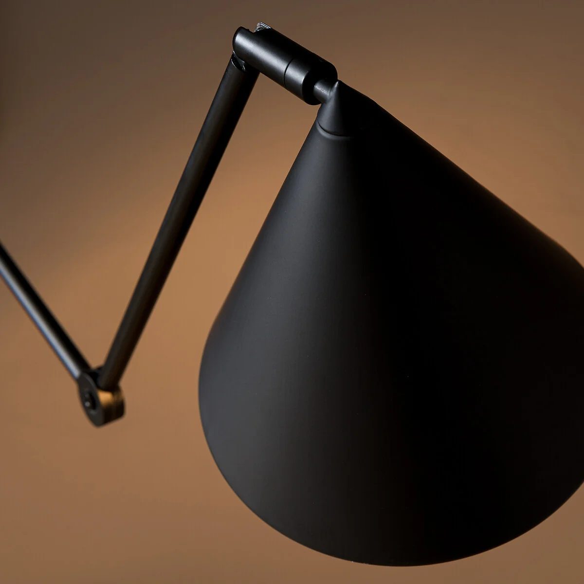 Moke XL Double-Arm Articulated Wall Lamp – image 5