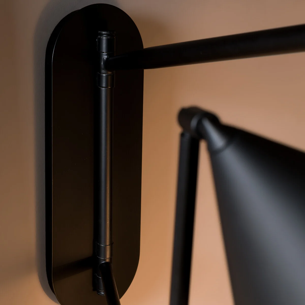 Moke XL Double-Arm Articulated Wall Lamp – image 6