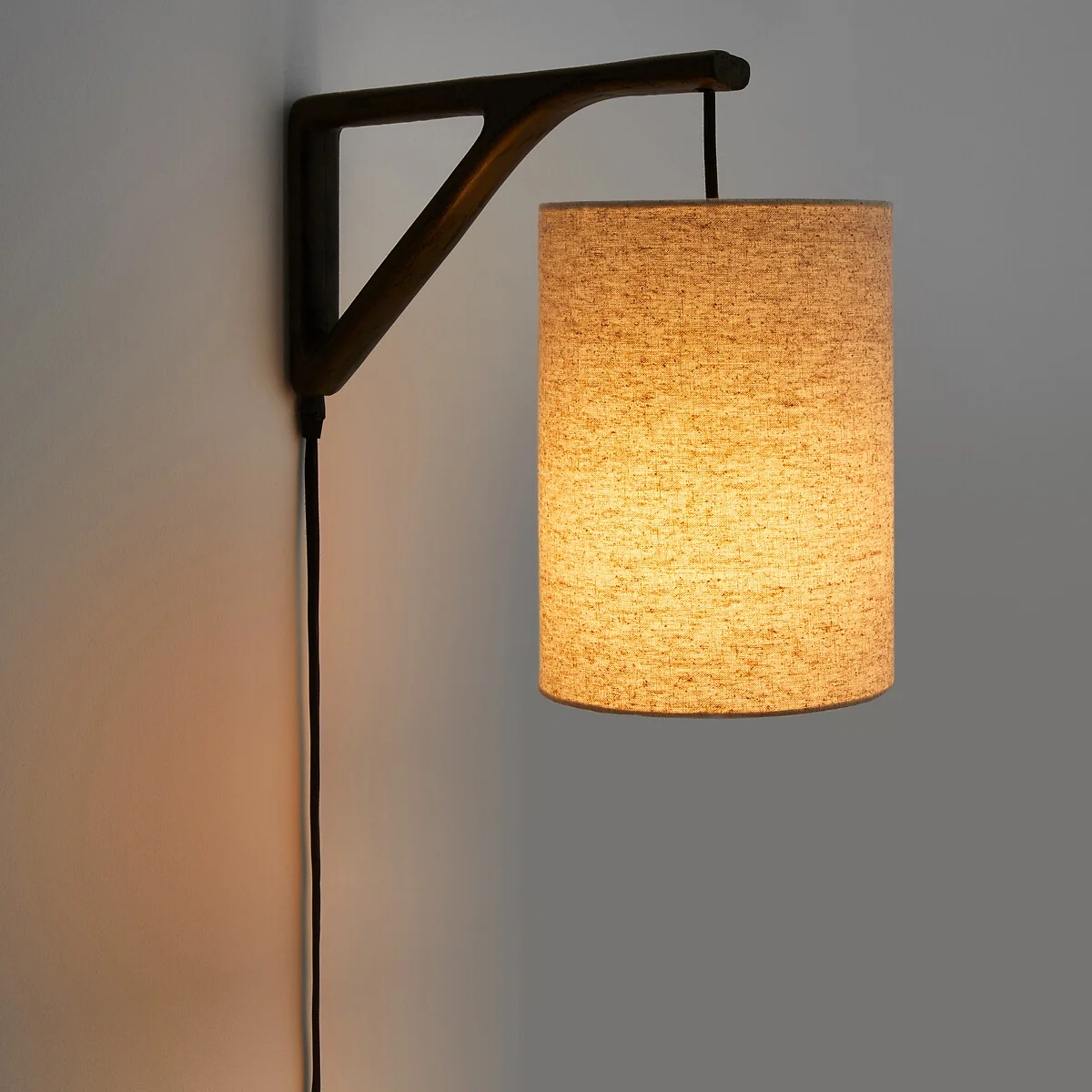 Jakomé Wall Light with Thick Linen Shade – image 3
