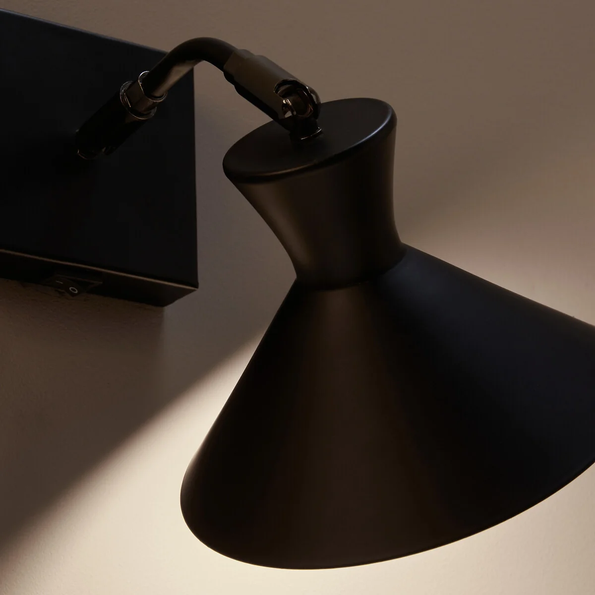 Voltige Metal Wall Light – image 4