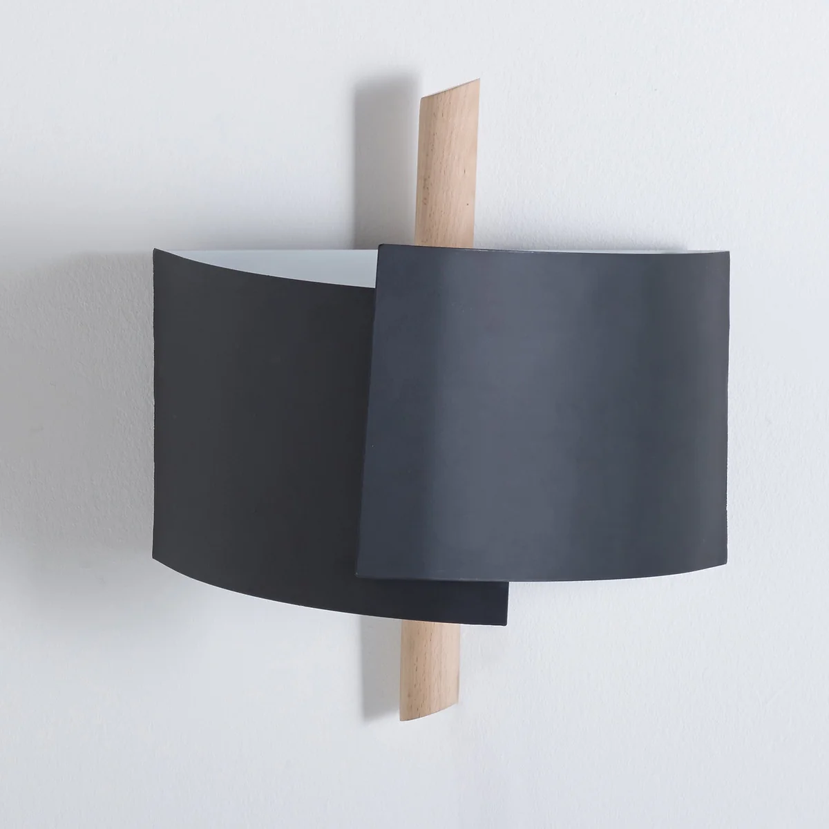 Stolico Beech & Metal Wall Light – image 1