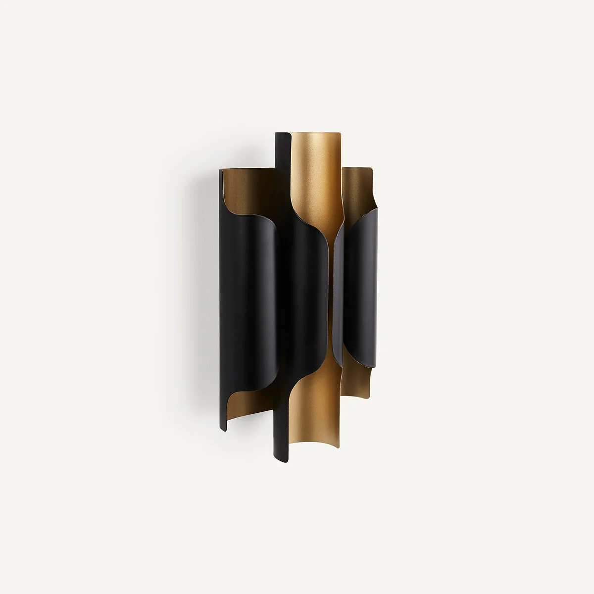 Henrio Metal Wall Light – image 2