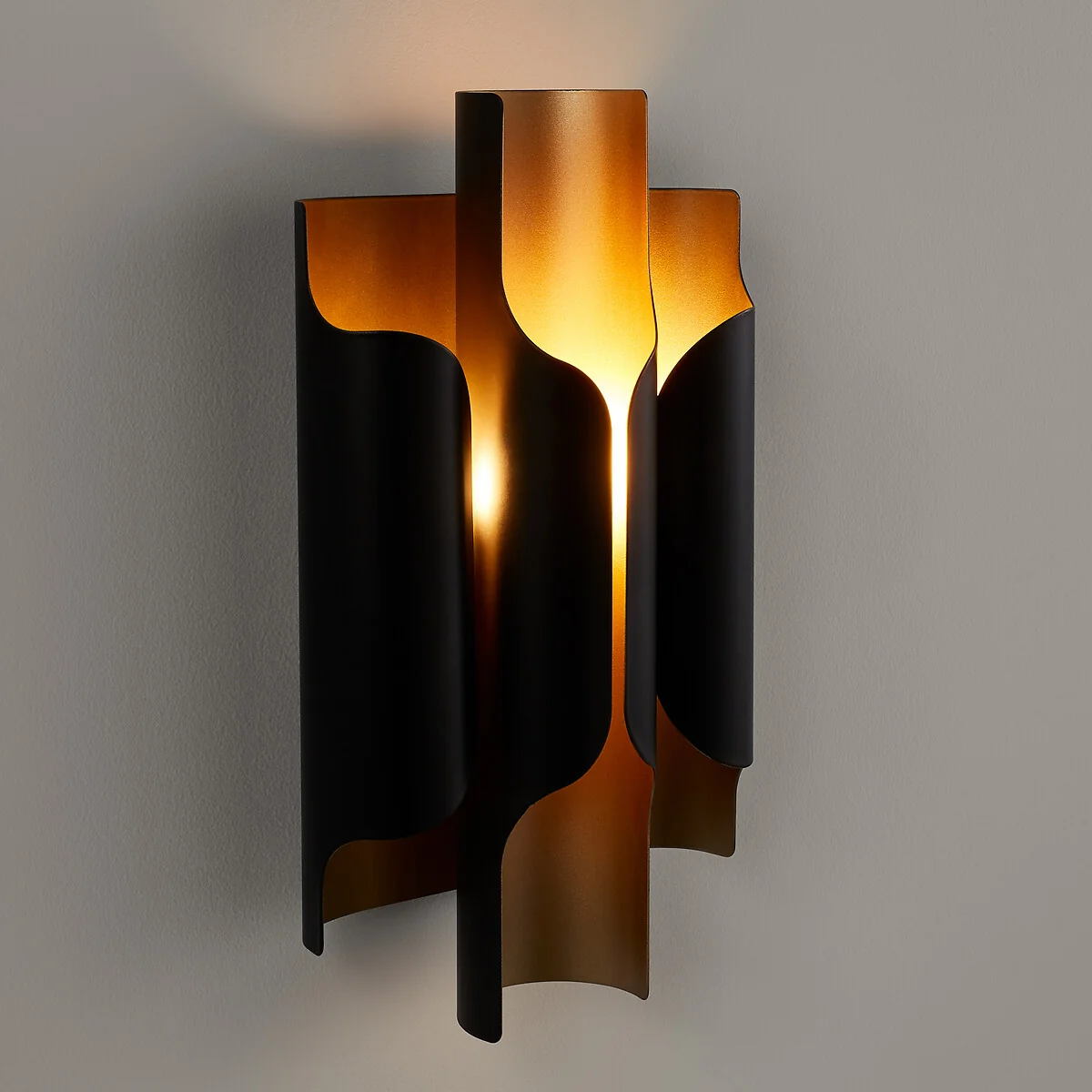 Henrio Metal Wall Light – image 3