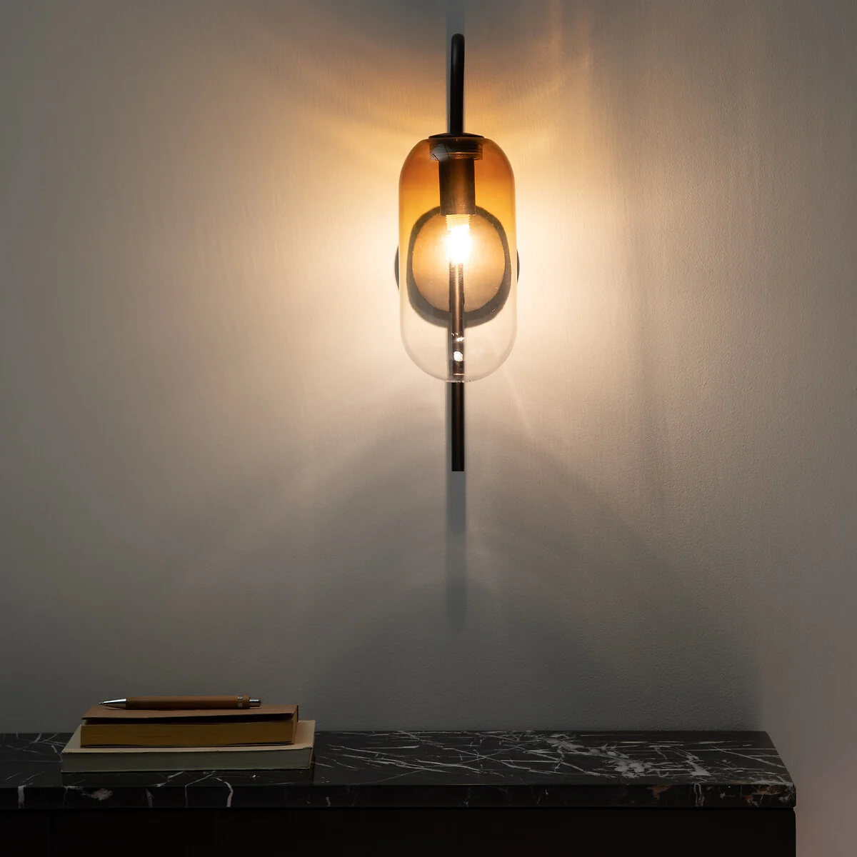 Linterna Amber Glass Wall Light – image 2