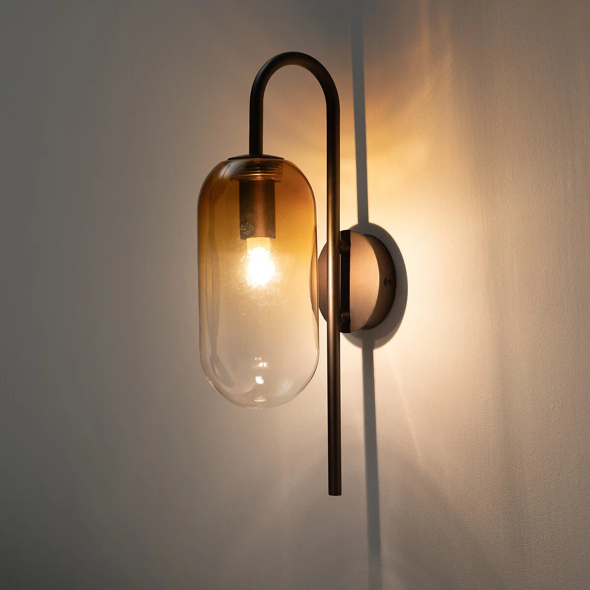 Linterna Amber Glass Wall Light – image 2