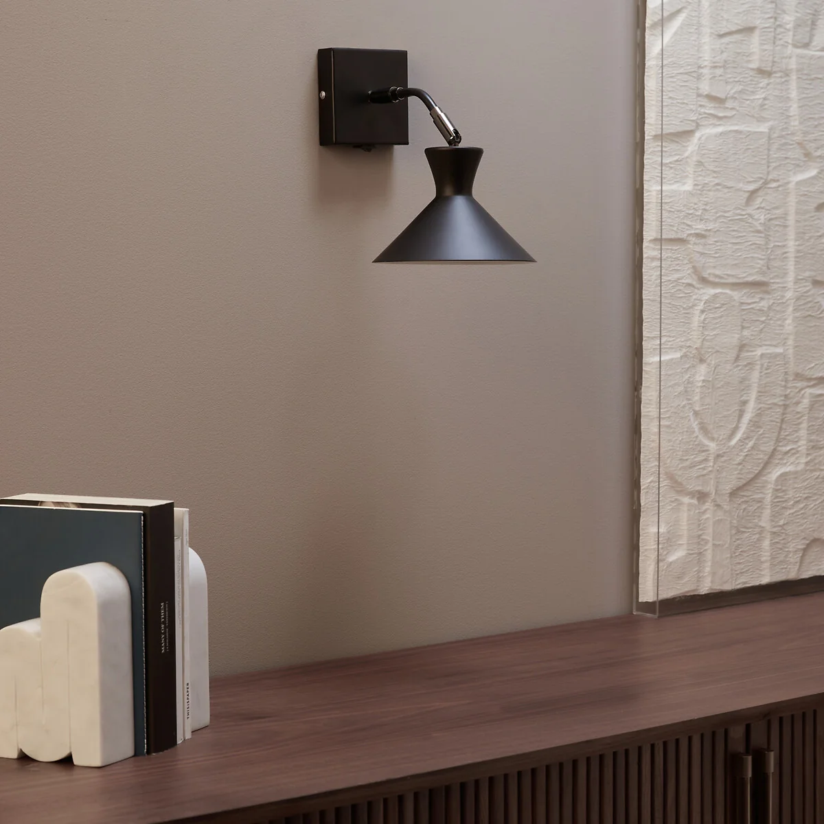 Voltige Simple Metal Wall Light – image 2