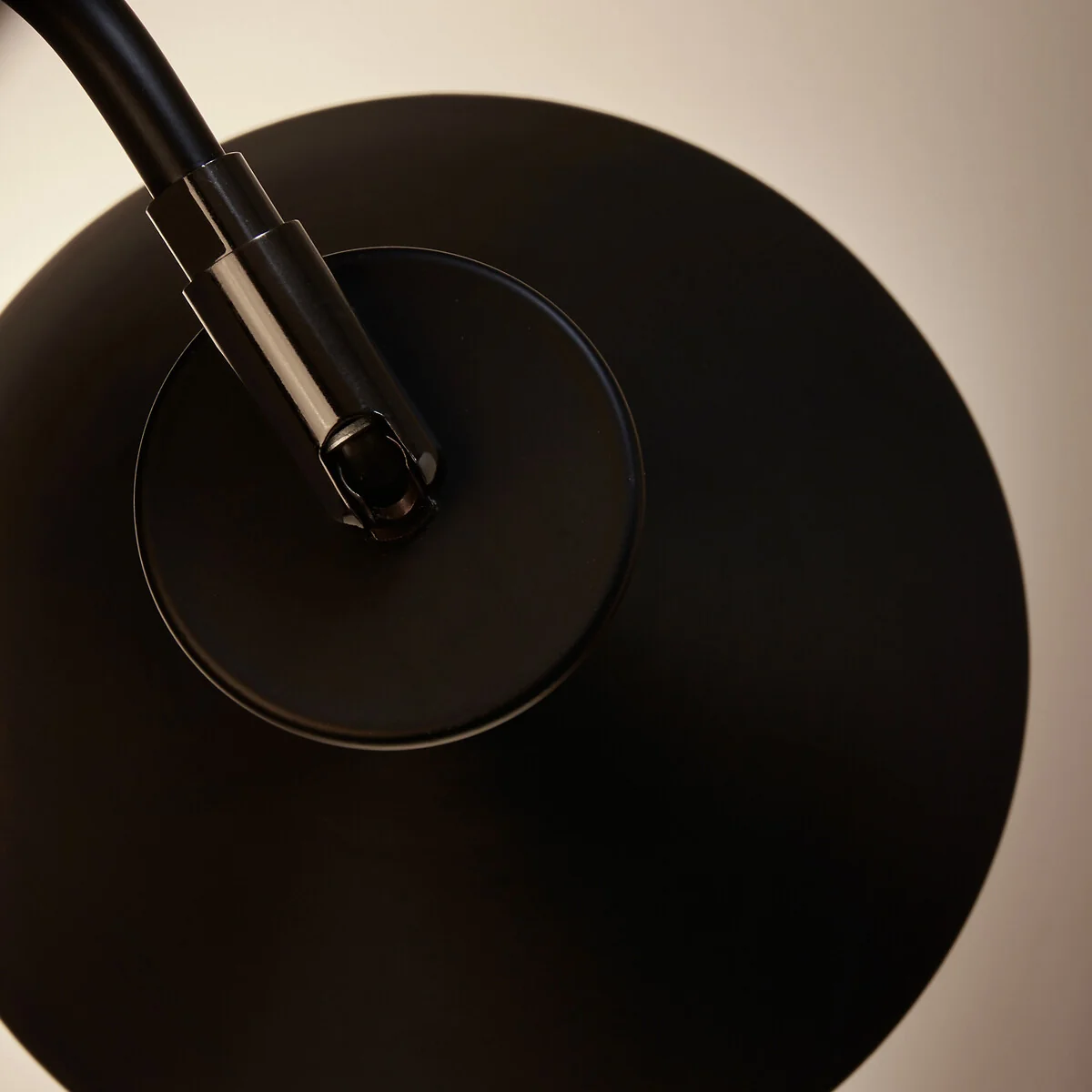 Voltige Simple Metal Wall Light – image 4