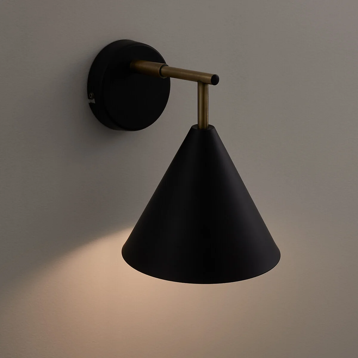 Hiba Metal Adjustable Wall Light – image 3