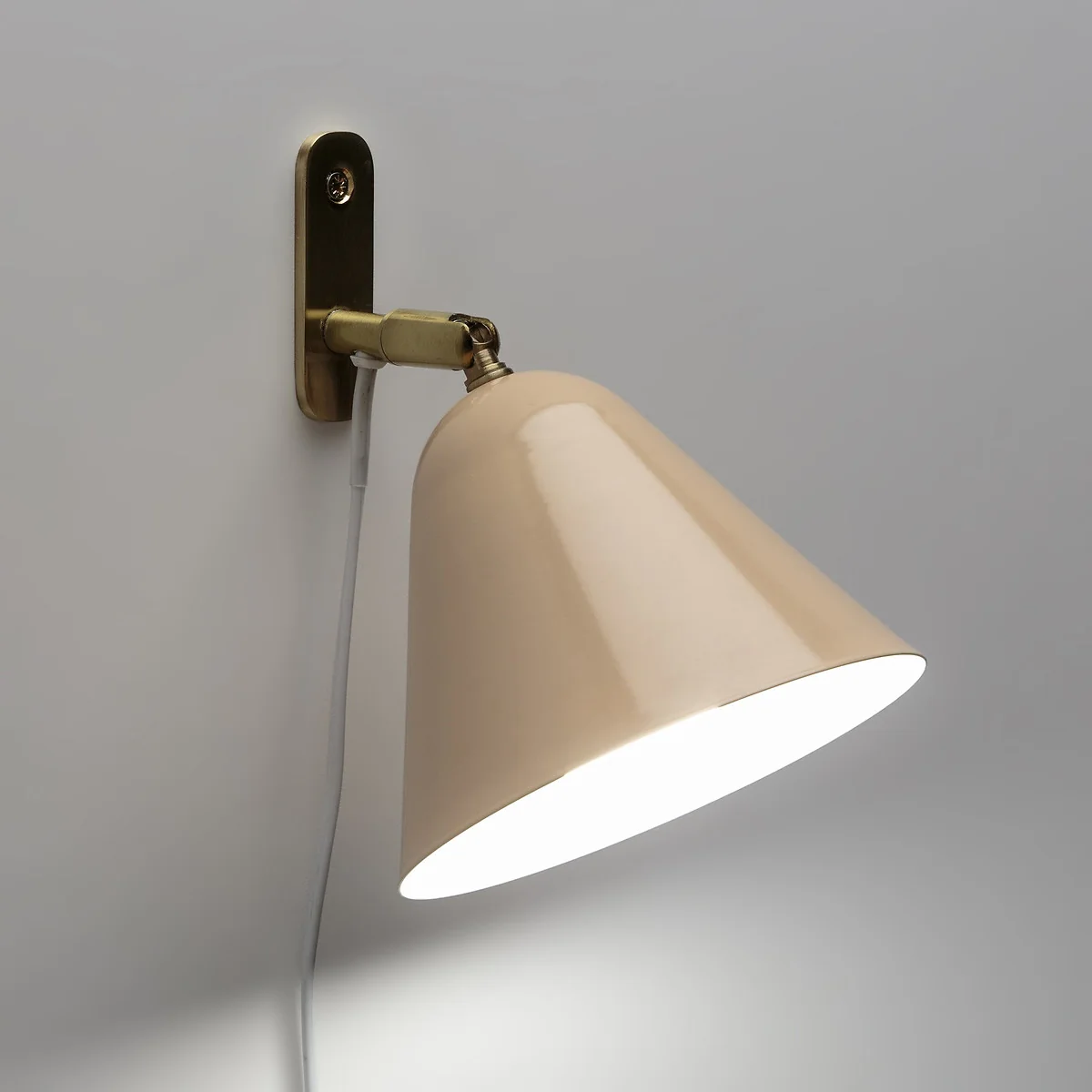 Copita Metal Wall Light – image 4