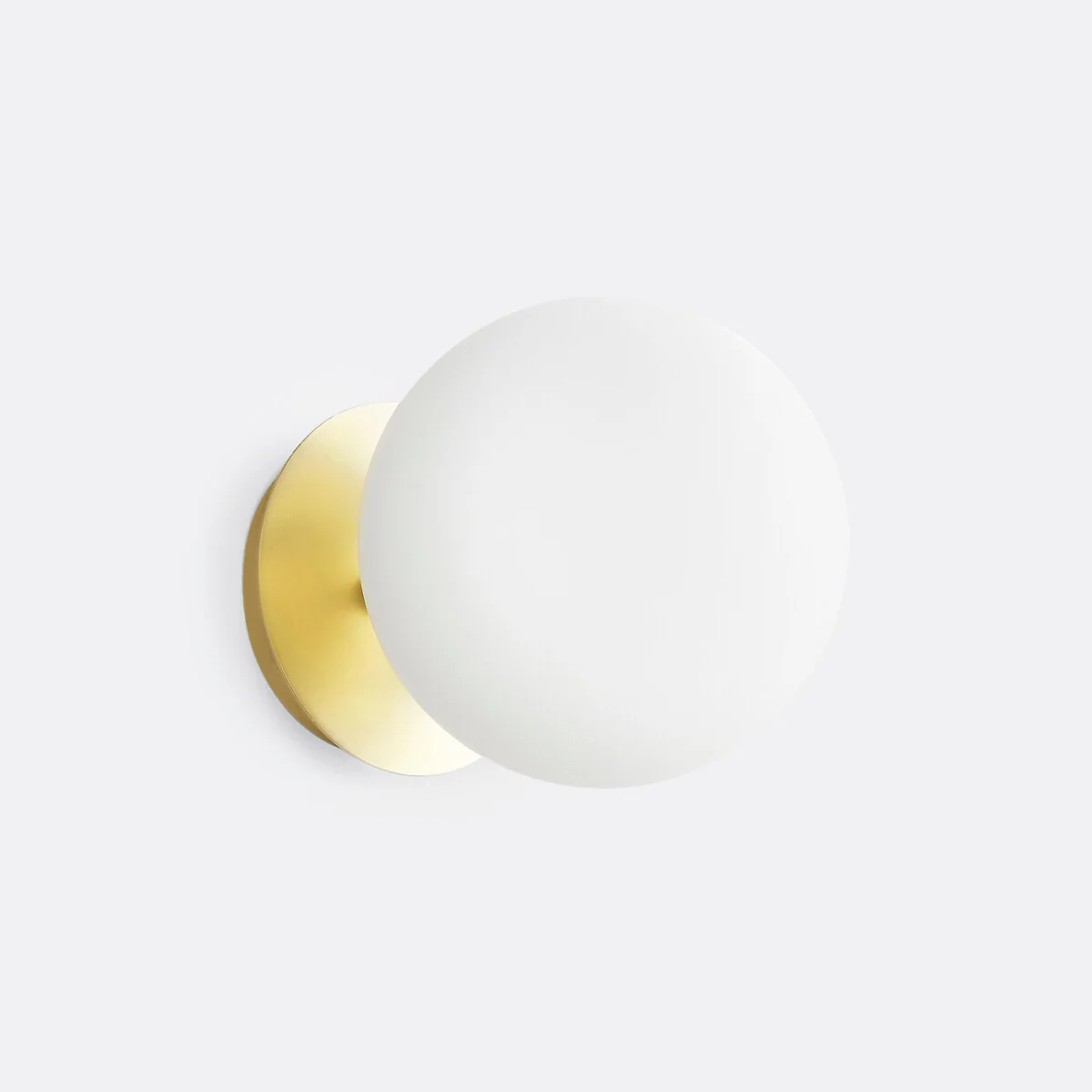 Moricio Wall Light in Brass and Opaline – image 2