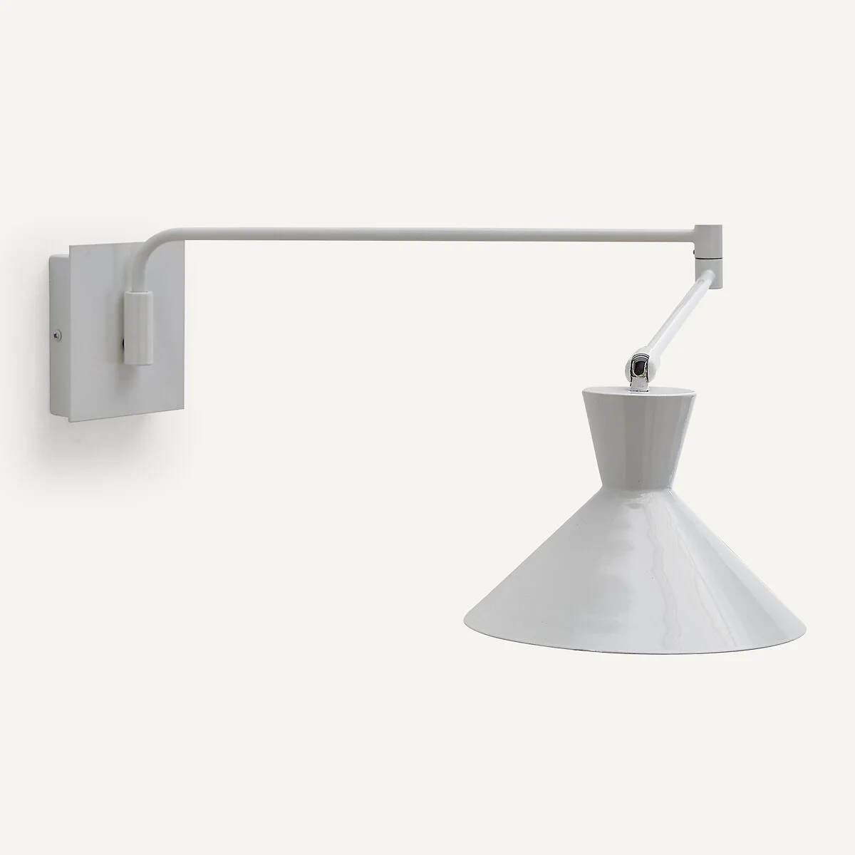 Voltige Contemporary Articulated Metal Wall Light – image 5