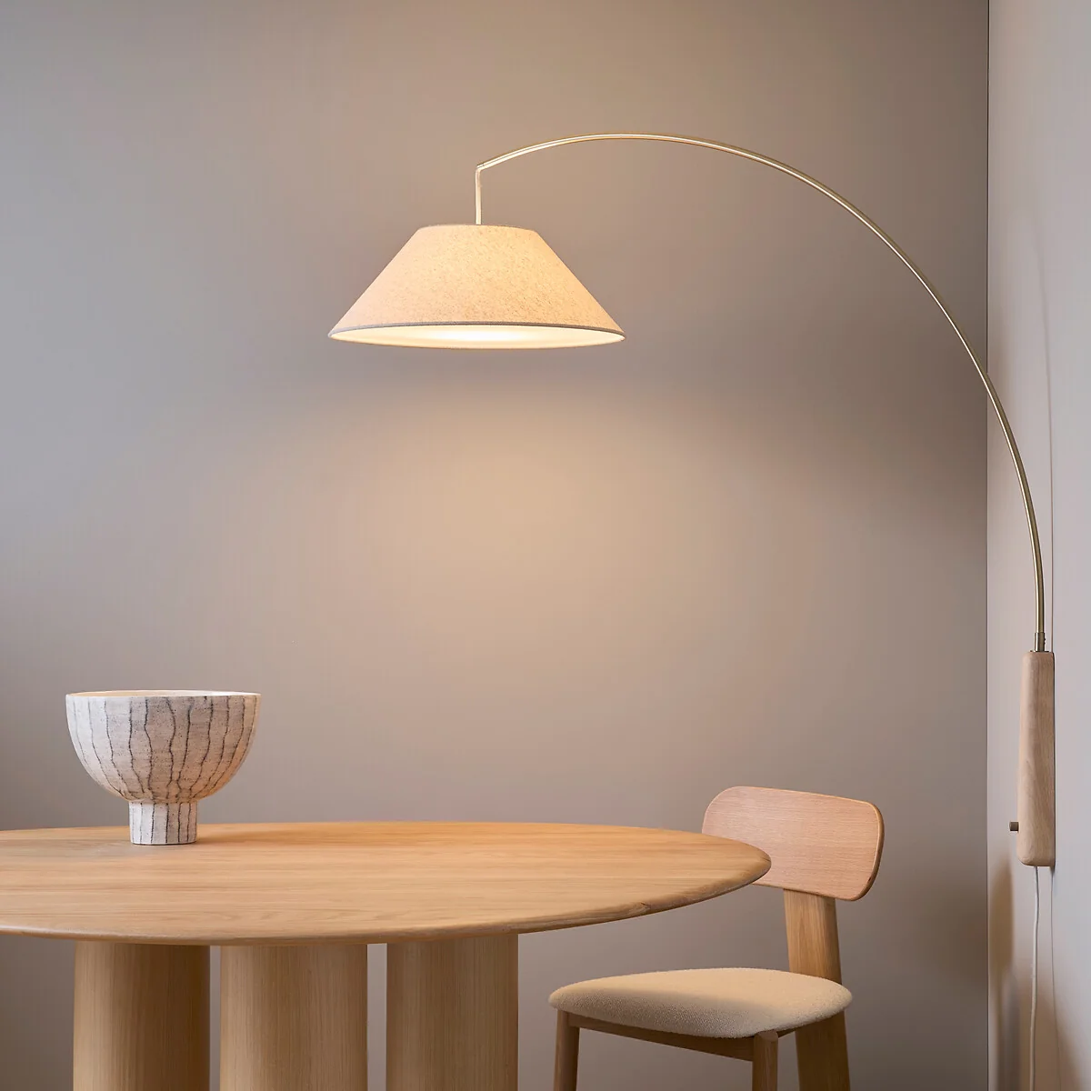 Nestwood Articulated Wall Light in Solid Oak and Linen – image 3