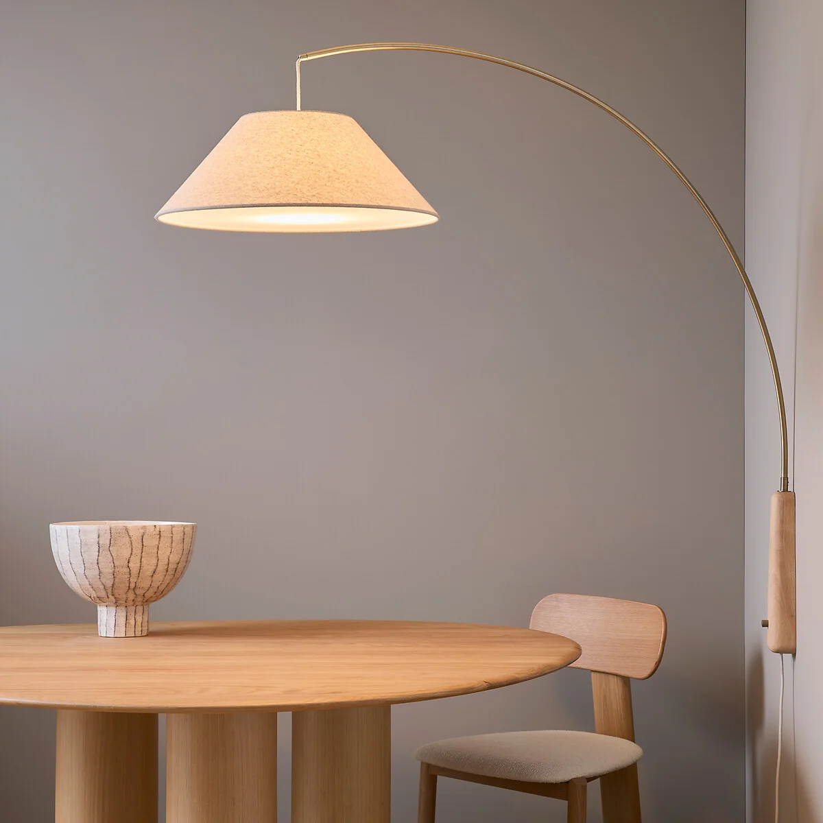Nestwood Articulated Wall Light in Solid Oak and Linen – image 4