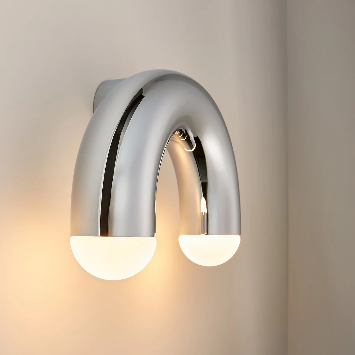 Wall Light in Chrome Iron and Opaline, Quillo – image 3