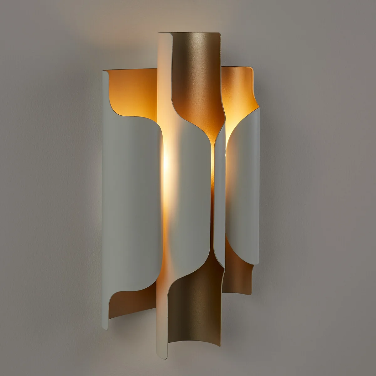 Henrio Metal Wall Light – image 4