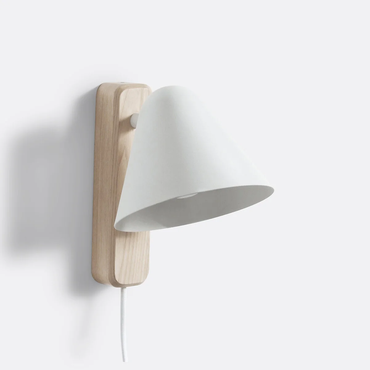 Cotapi Contemporary Wall Light in Ash & Metal – image 2
