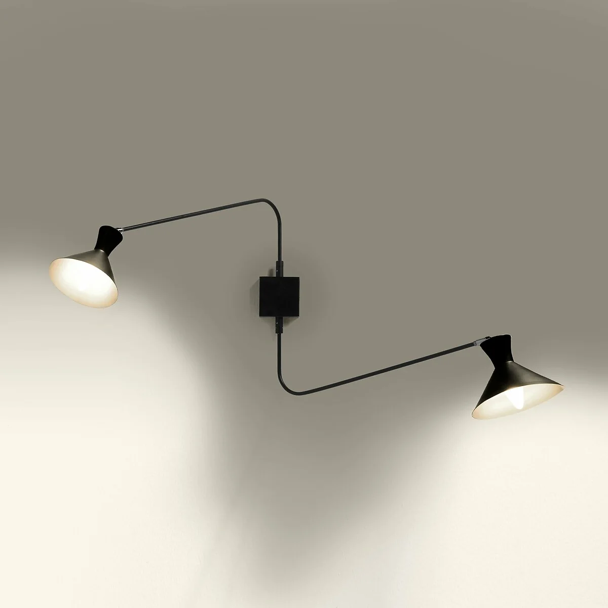Voltige 2-Arm Wall Lamp – image 3