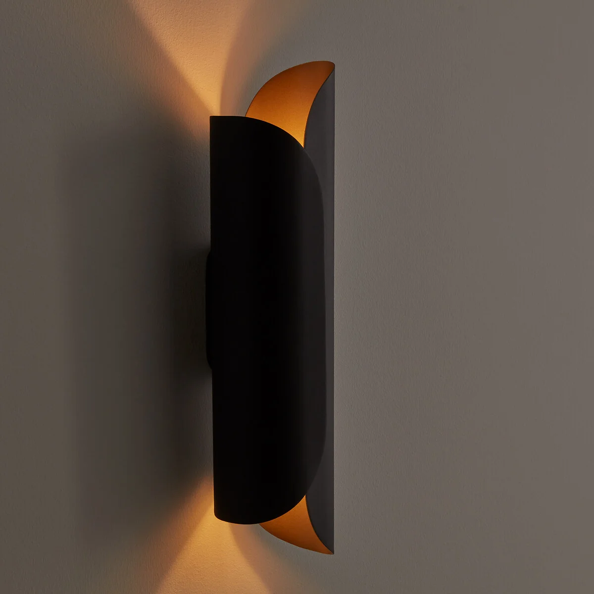 Keinta Metal Wall Light – image 4