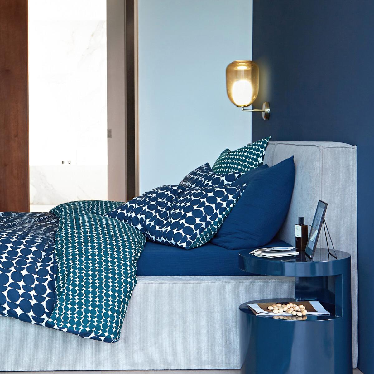 Bumble Contemporary Wall Light in Brass & Double Glass – image 5