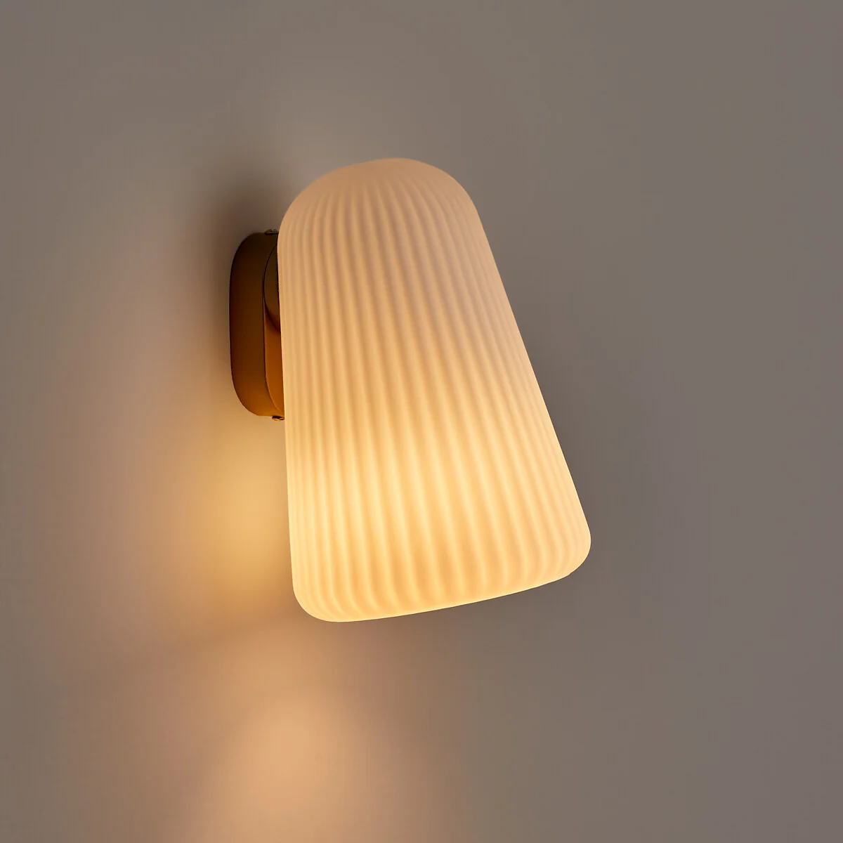 Fosca Metal and Glass Wall Light – image 2