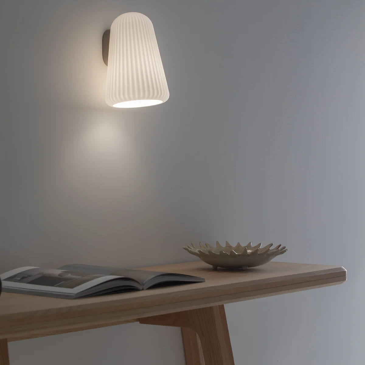 Fosca Metal and Glass Wall Light – image 1