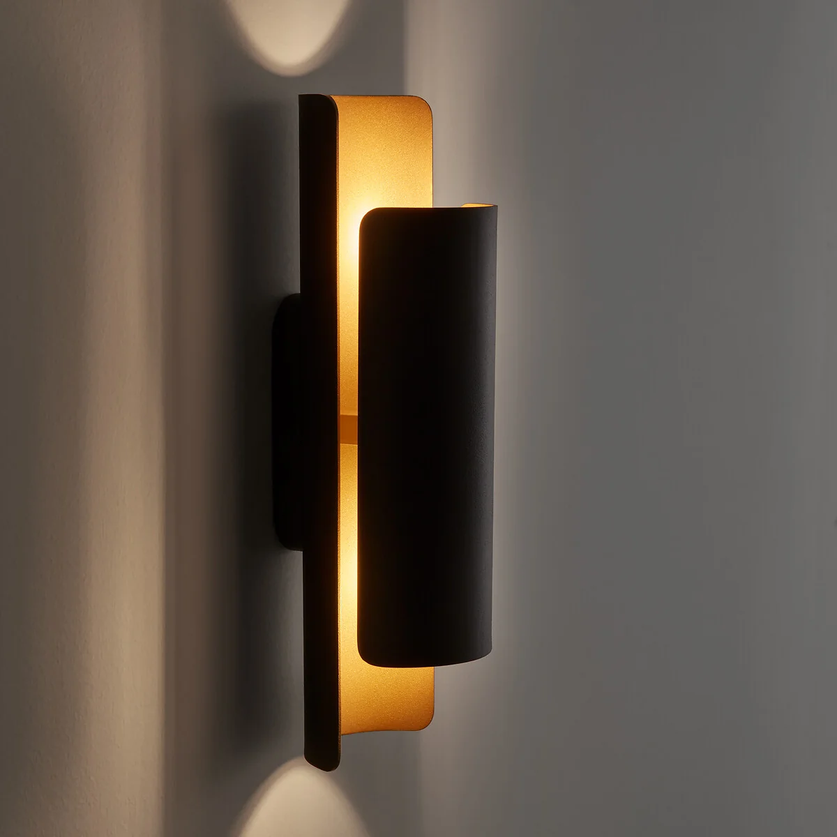 Keinta Metal Wall Light – image 3