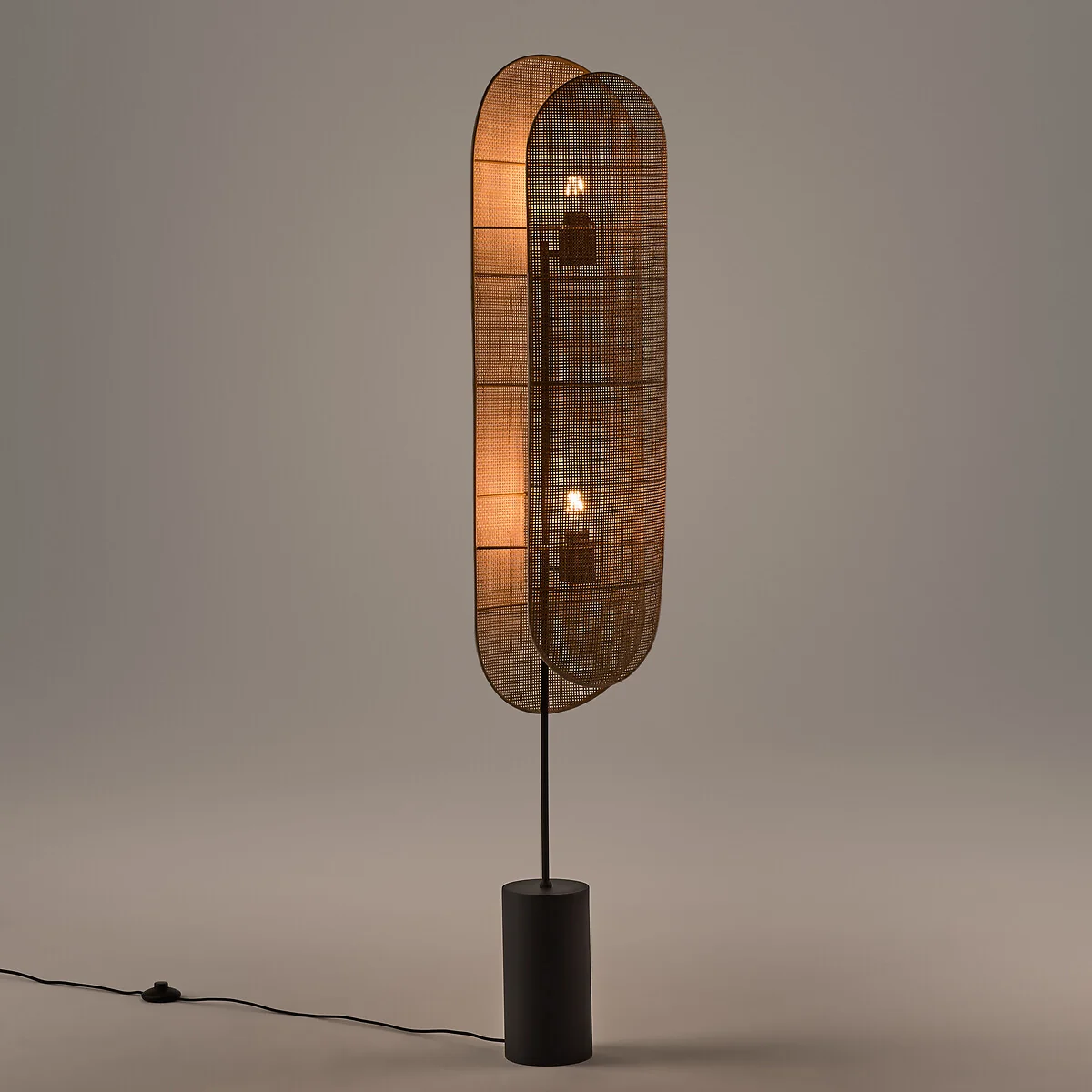 Lola Metal & Cane Wall Lamp – image 3