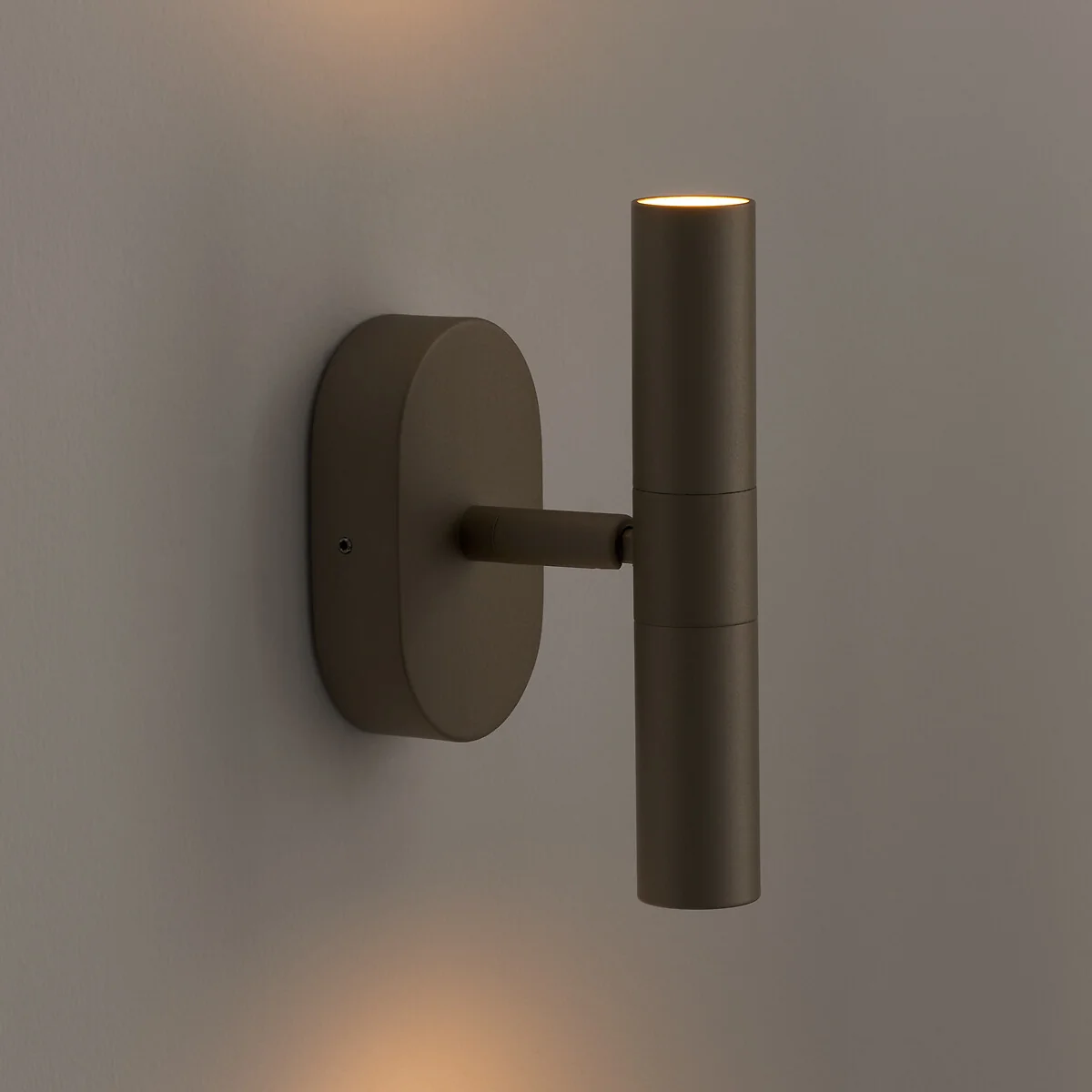 Joha Adjustable Metal Wall Light – image 4