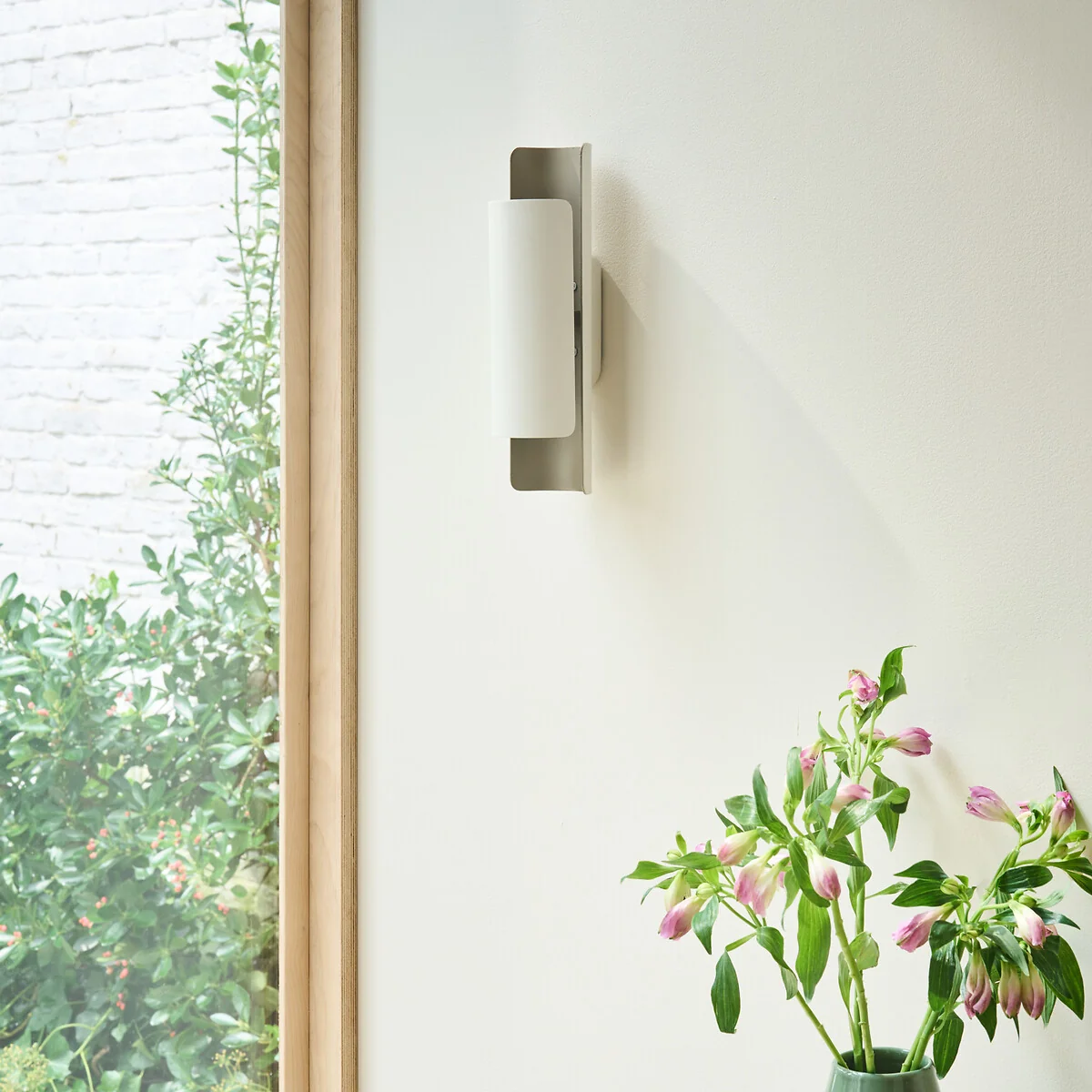 Keinta Metal Wall Light – image 3