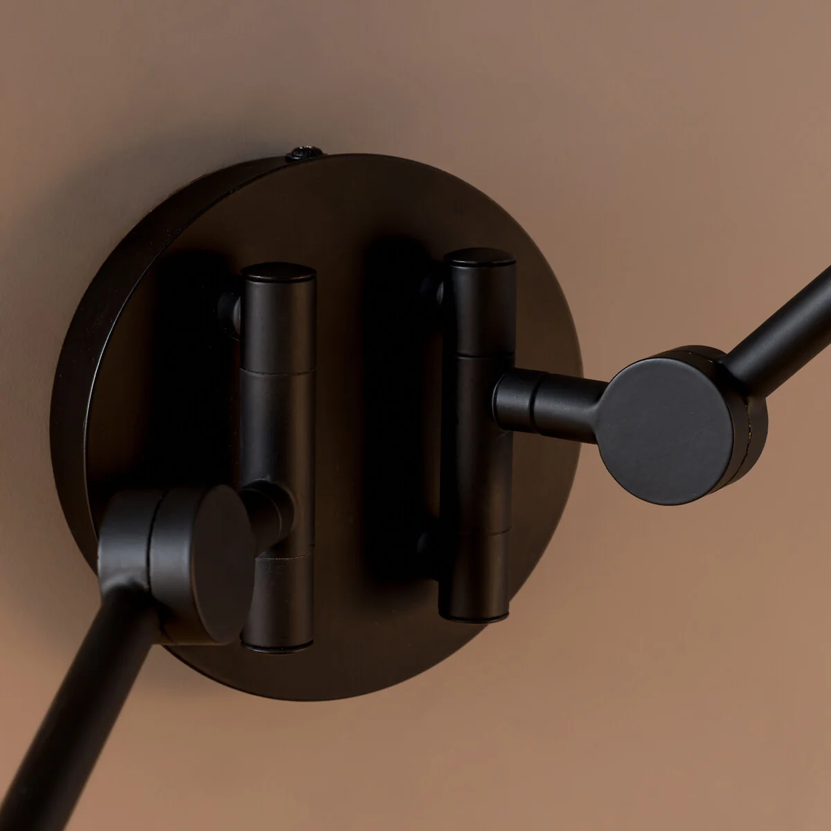 Moke Articulated Double-Arm Wall Light – image 6