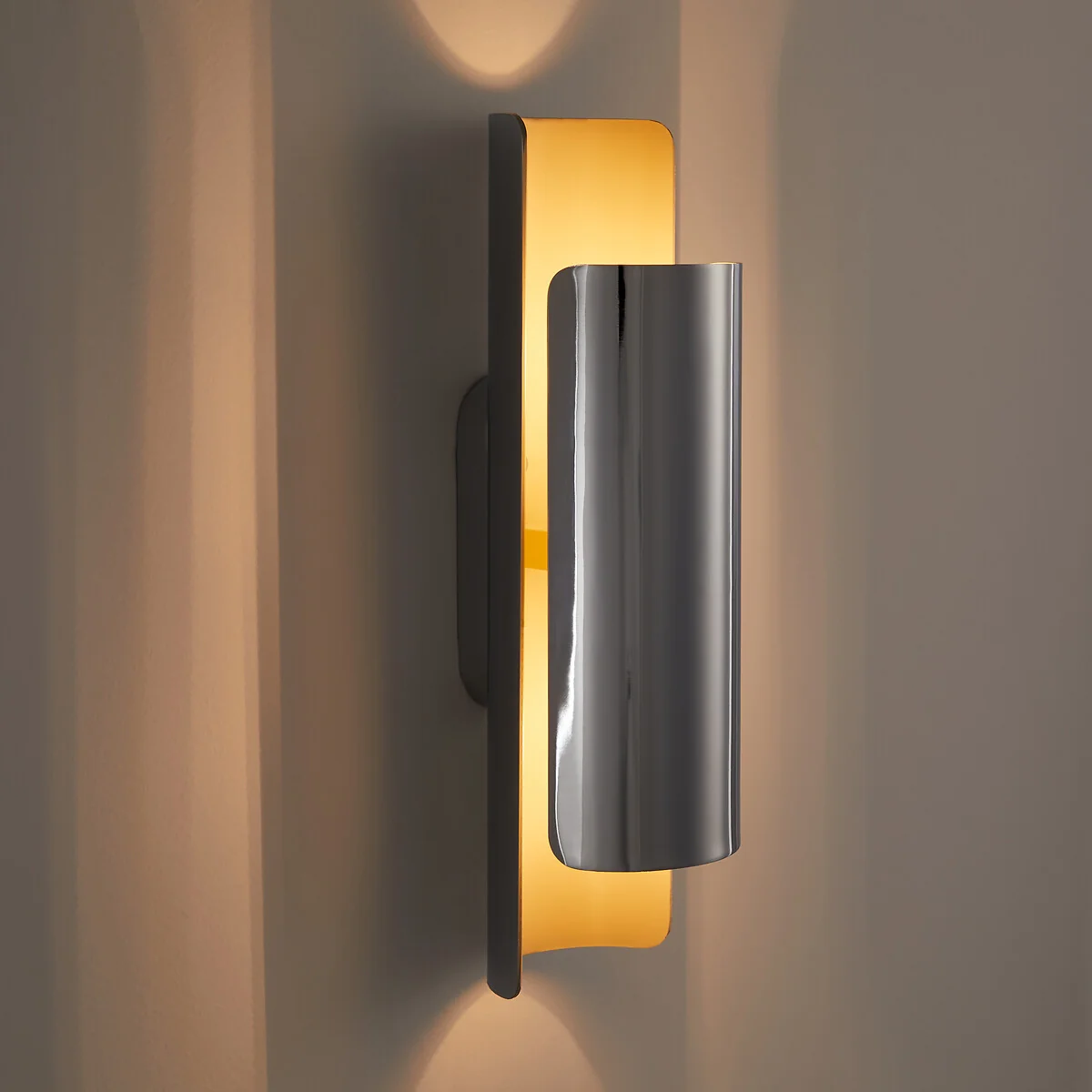 Keinta Chrome Metal Wall Light – image 3